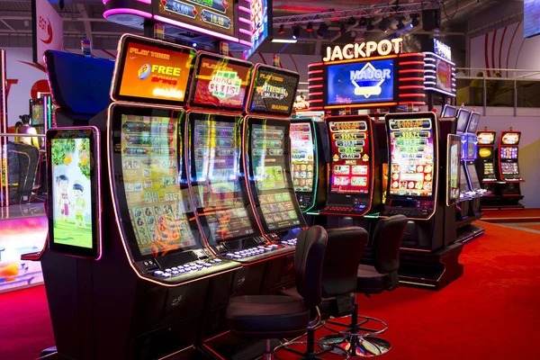 Phoenix Rises slot game interface on lapak slot